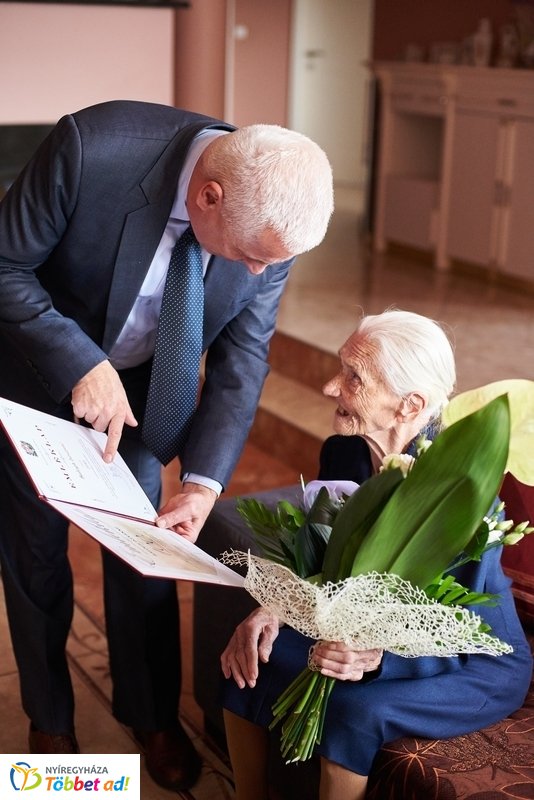 Szépkorú köszöntése Balogh Istvánné