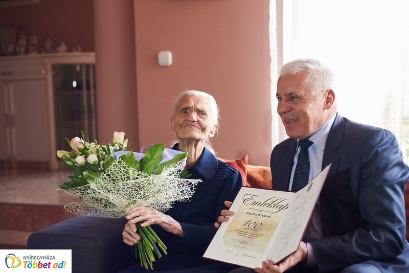 Szépkorú köszöntése Balogh Istvánné