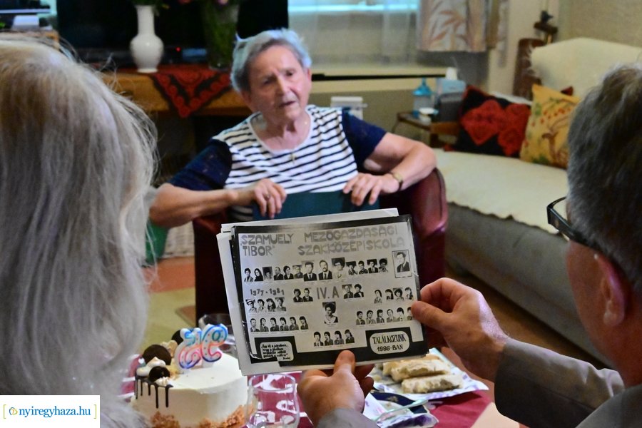 Szépkorú köszöntése - Barna Jánosné