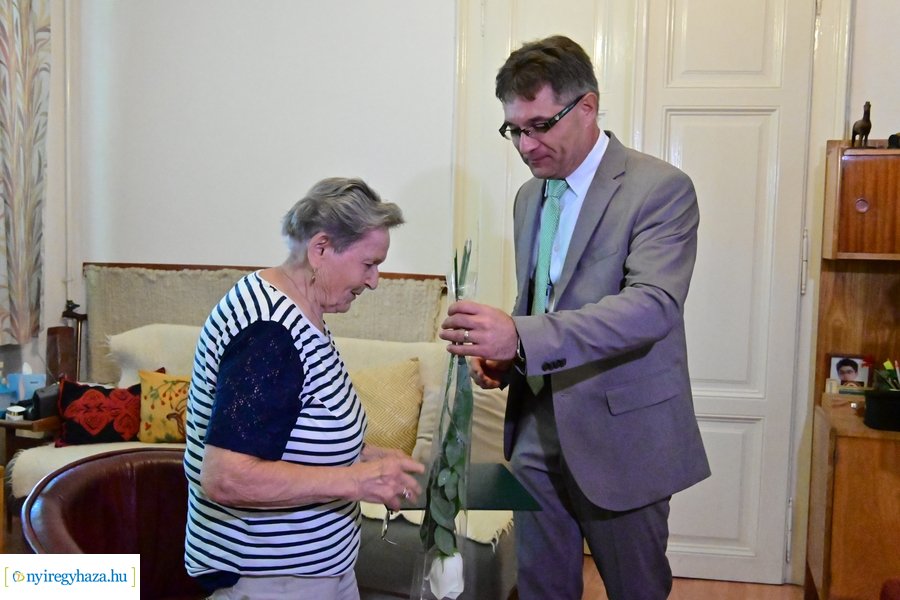 Szépkorú köszöntése - Barna Jánosné