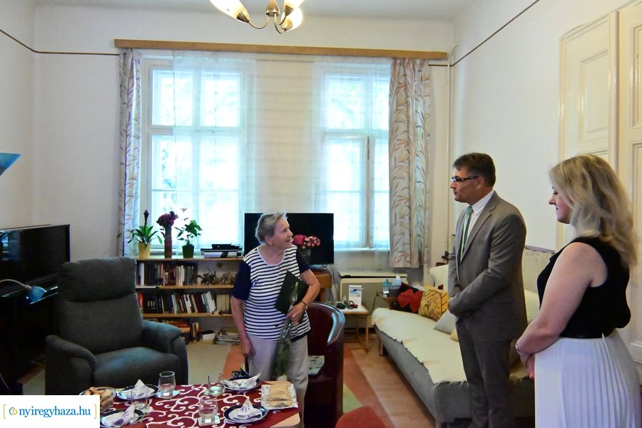 Szépkorú köszöntése - Barna Jánosné