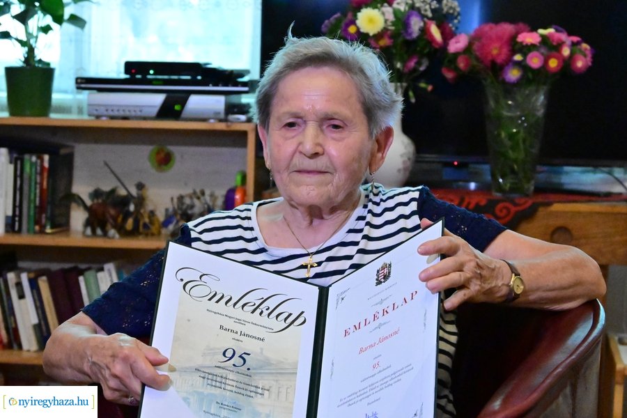 Szépkorú köszöntése - Barna Jánosné