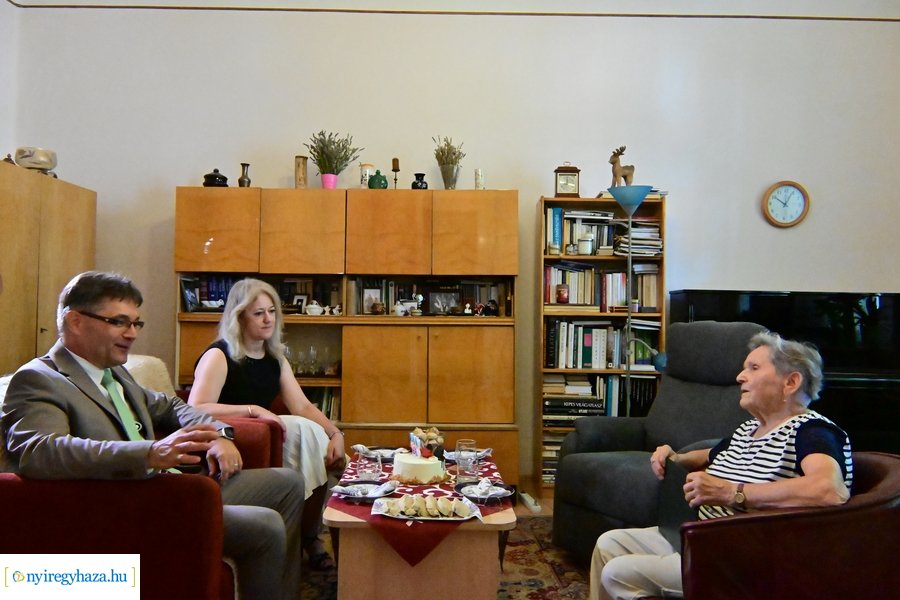 Szépkorú köszöntése - Barna Jánosné