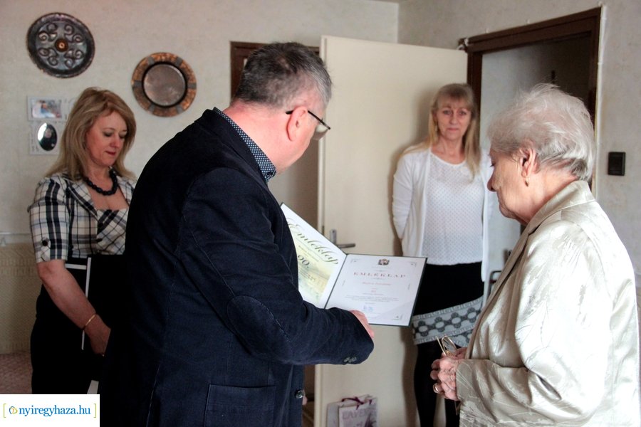 Szépkorú köszöntése - Bojtos Istvánné