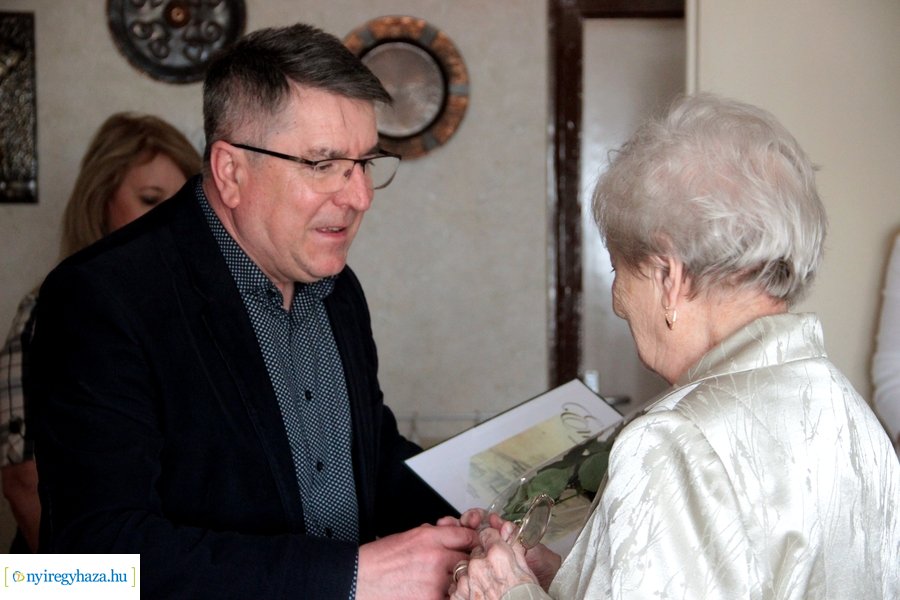 Szépkorú köszöntése - Bojtos Istvánné