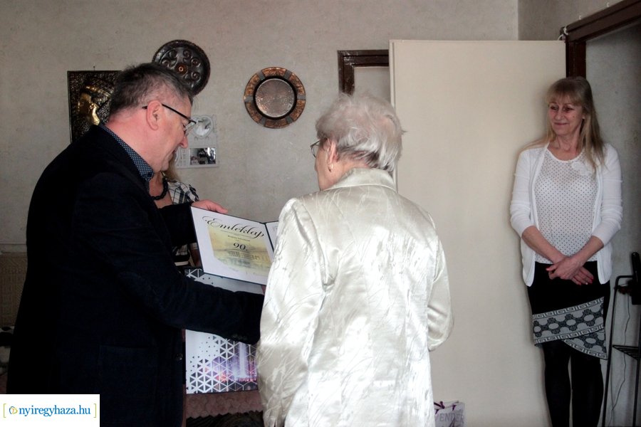 Szépkorú köszöntése - Bojtos Istvánné