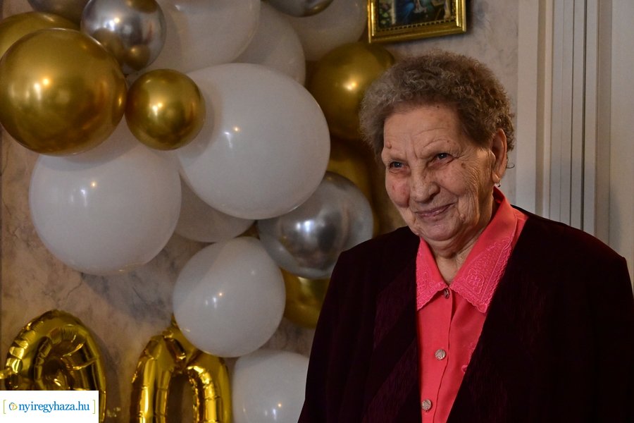 Szépkorú köszöntése - Boroska Antalné