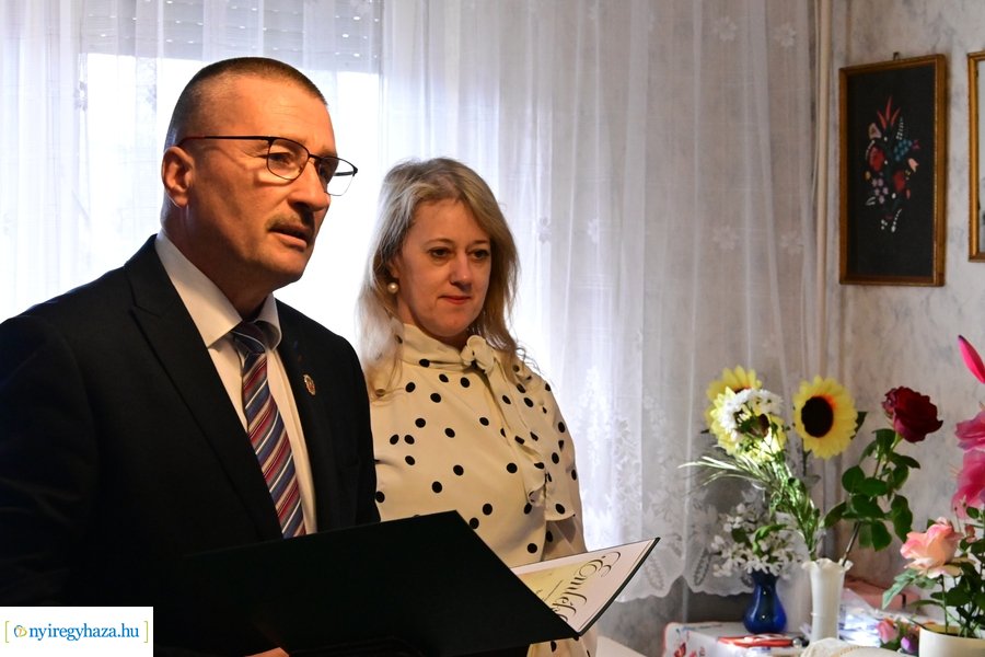 Szépkorú köszöntése - Boroska Antalné