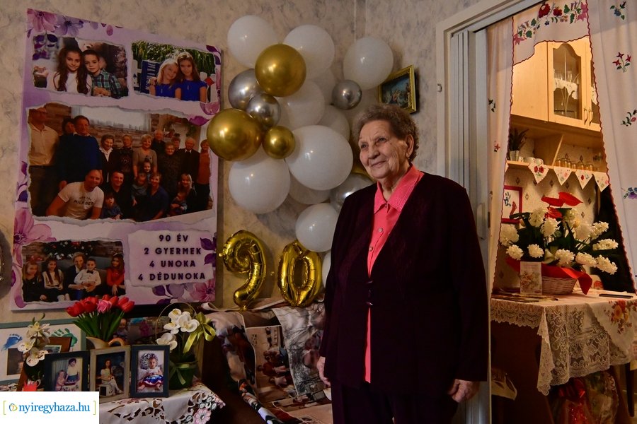 Szépkorú köszöntése - Boroska Antalné