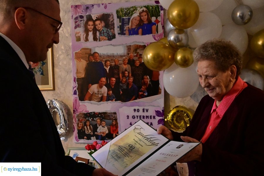 Szépkorú köszöntése - Boroska Antalné