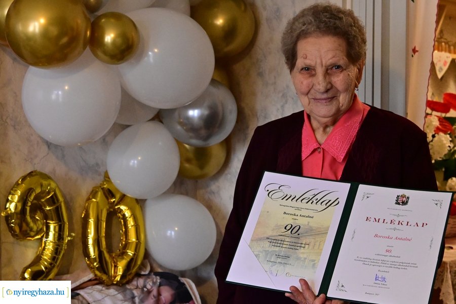 Szépkorú köszöntése - Boroska Antalné