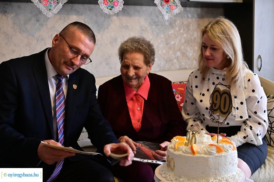 Szépkorú köszöntése - Boroska Antalné