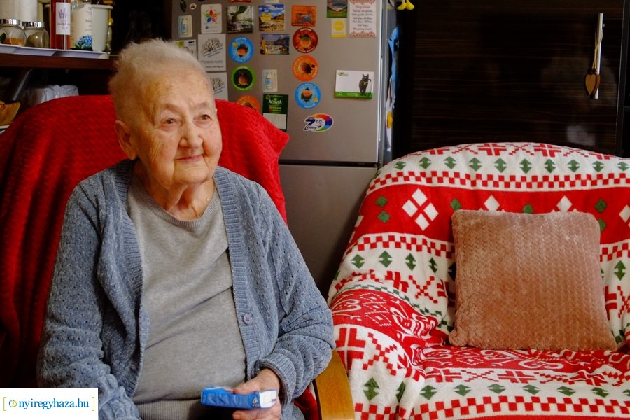 Szépkorú köszöntése - Csorba Istvánné