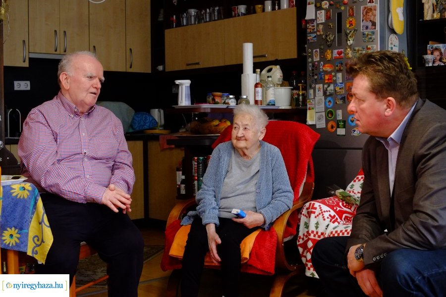 Szépkorú köszöntése - Csorba Istvánné