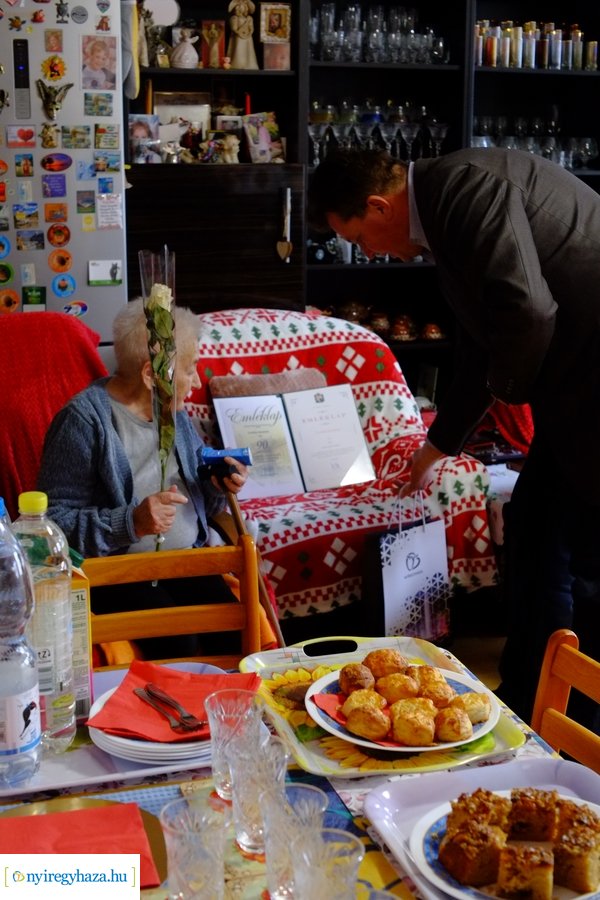 Szépkorú köszöntése - Csorba Istvánné