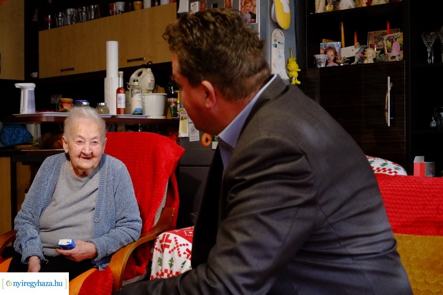 Szépkorú köszöntése - Csorba Istvánné