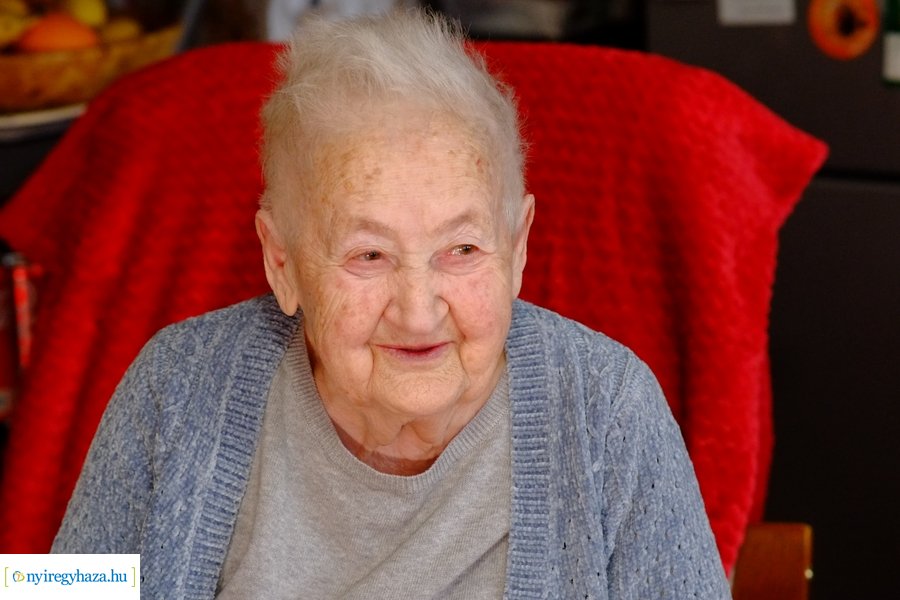 Szépkorú köszöntése - Csorba Istvánné