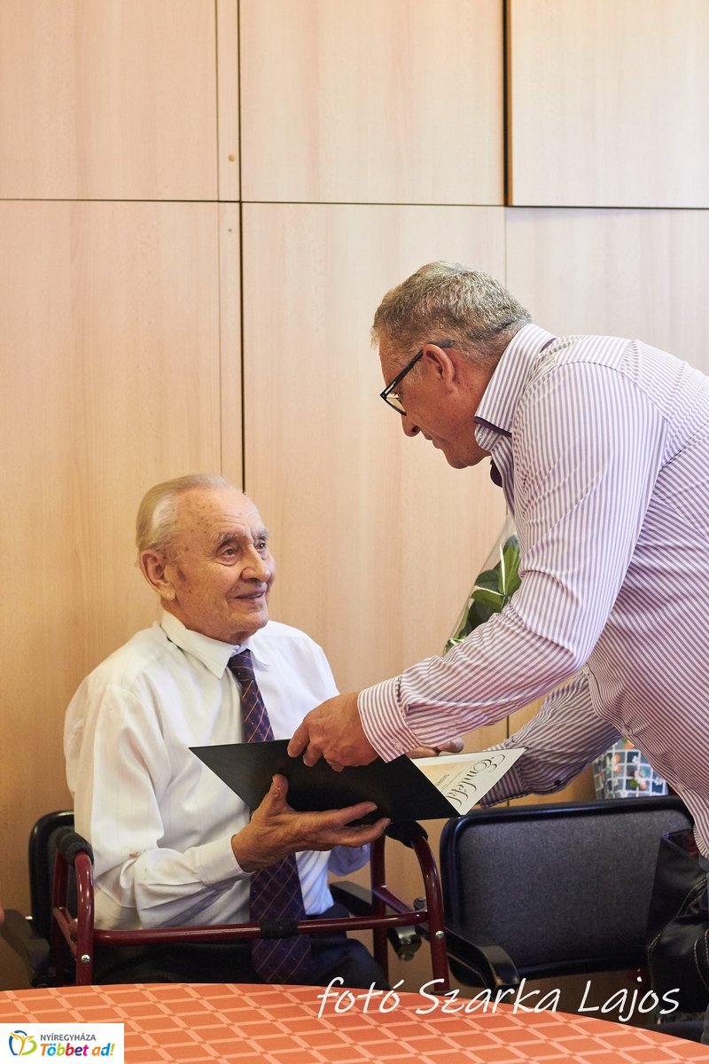 Szépkorú köszöntése Dankó László