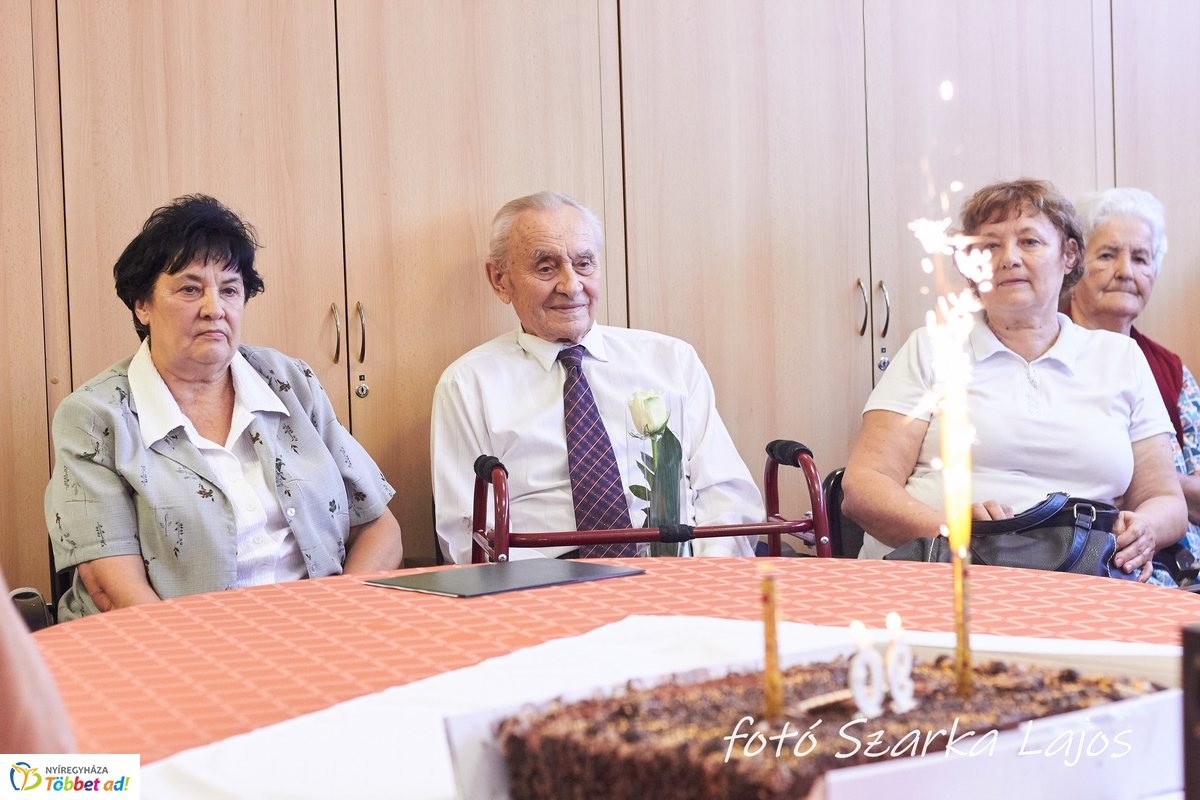 Szépkorú köszöntése Dankó László