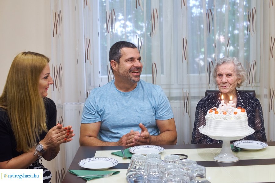 Szépkorú köszöntése Dankó Lászlóné