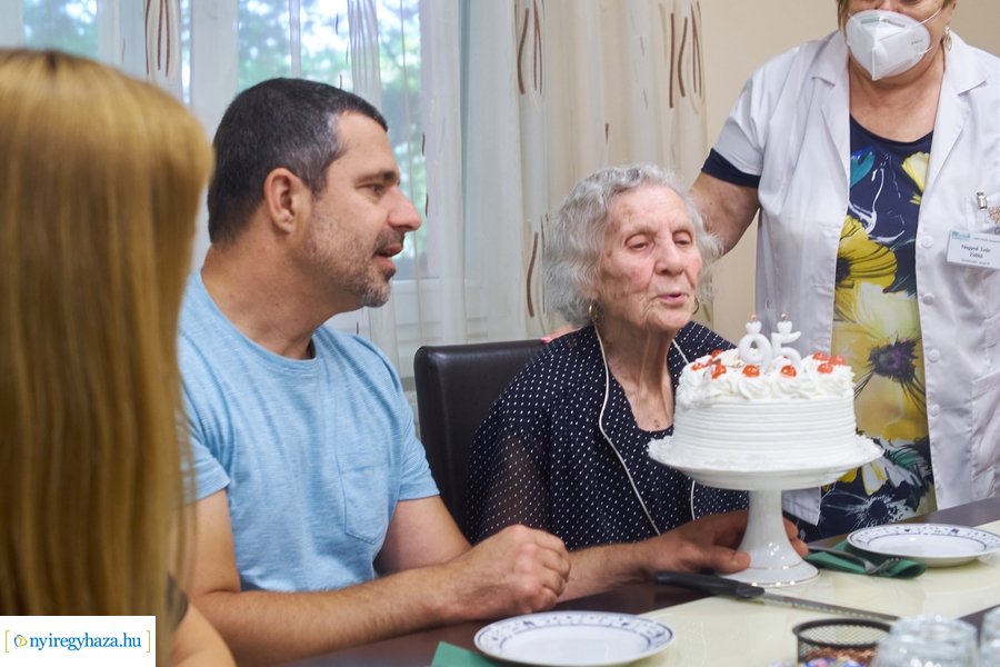 Szépkorú köszöntése Dankó Lászlóné