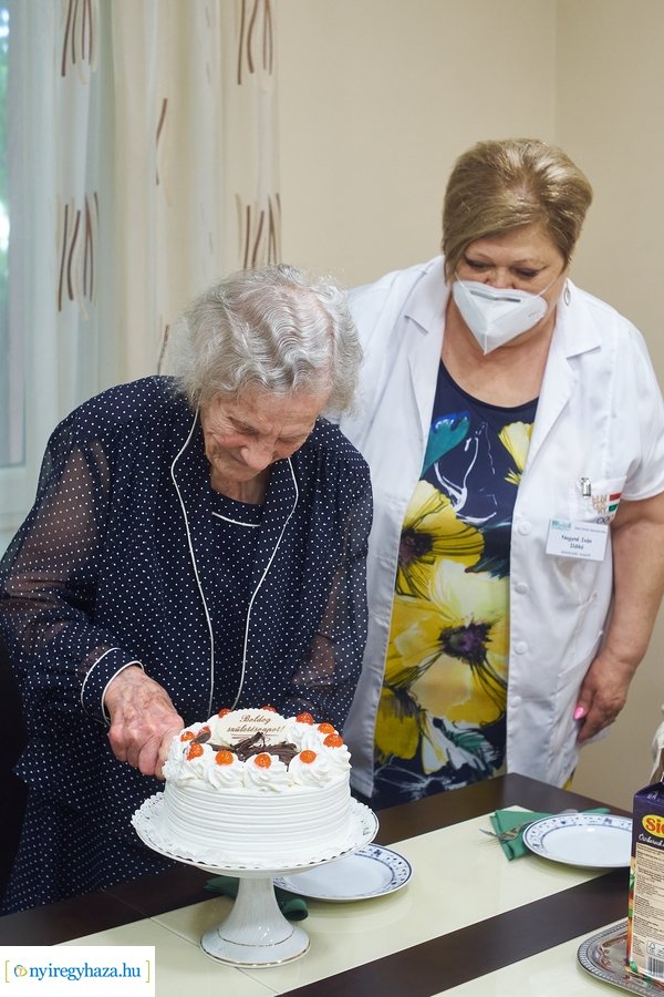 Szépkorú köszöntése Dankó Lászlóné