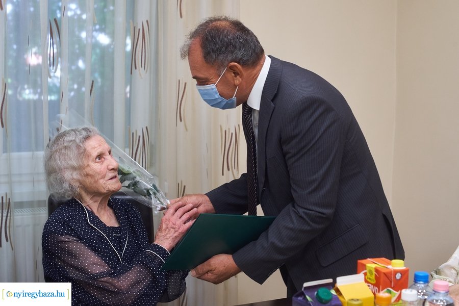 Szépkorú köszöntése Dankó Lászlóné