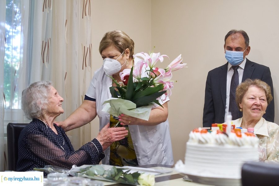 Szépkorú köszöntése Dankó Lászlóné
