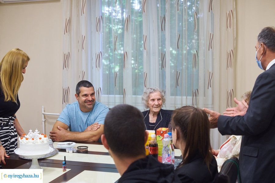 Szépkorú köszöntése Dankó Lászlóné