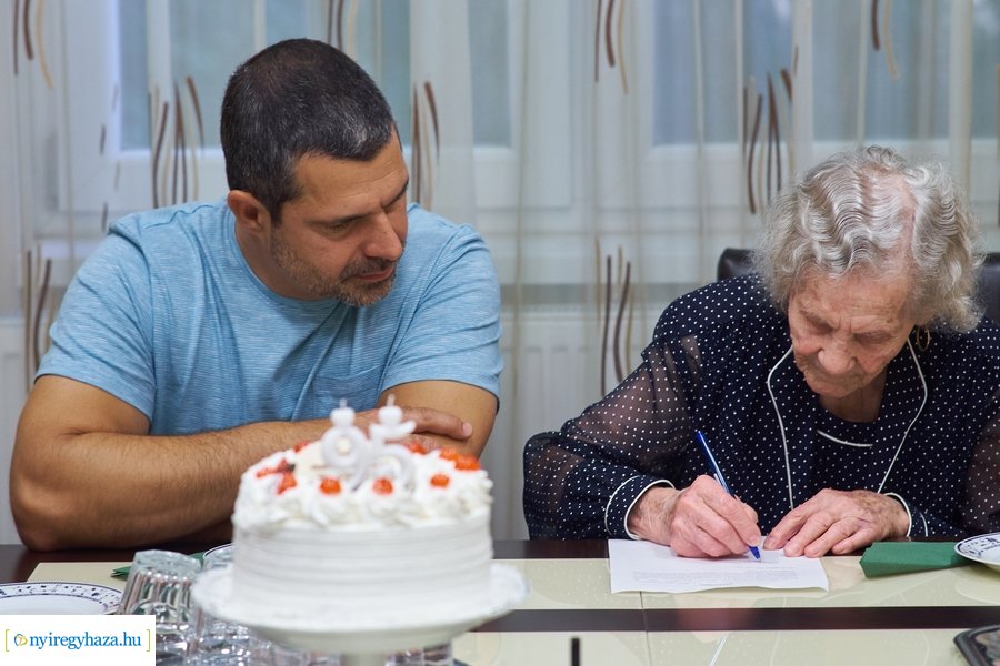 Szépkorú köszöntése Dankó Lászlóné