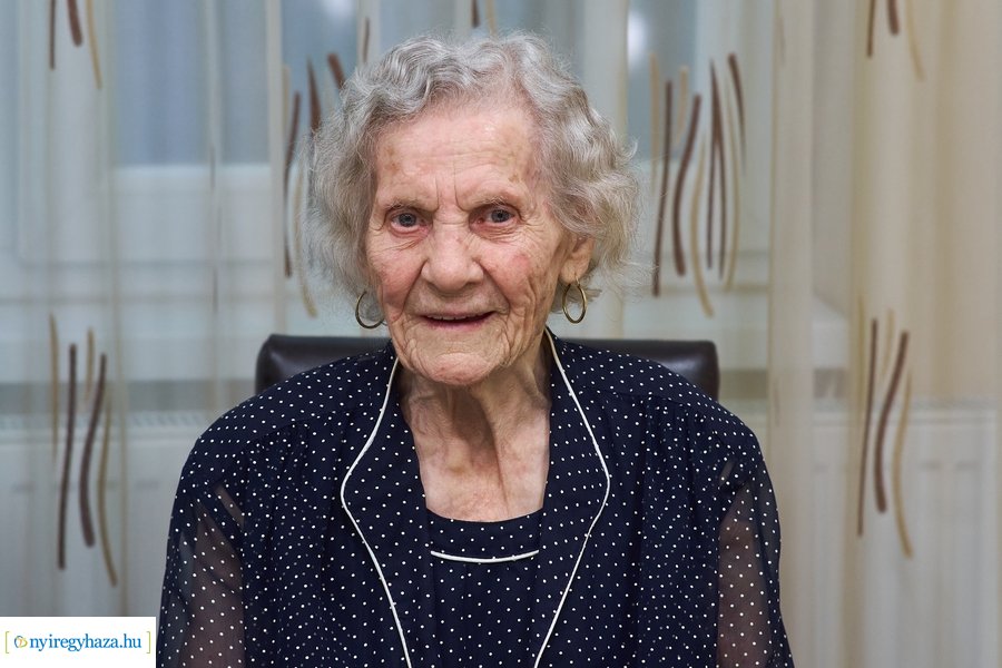 Szépkorú köszöntése Dankó Lászlóné