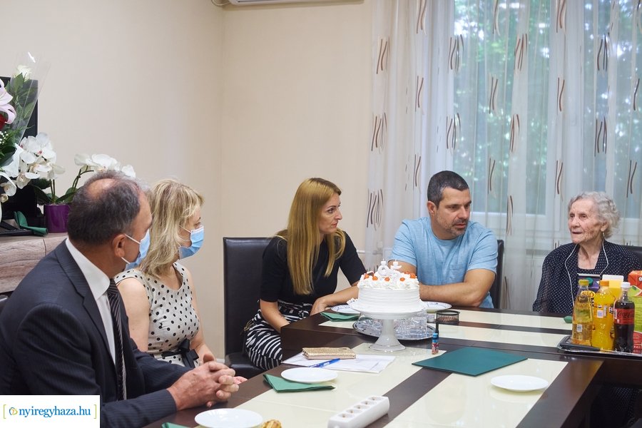 Szépkorú köszöntése Dankó Lászlóné