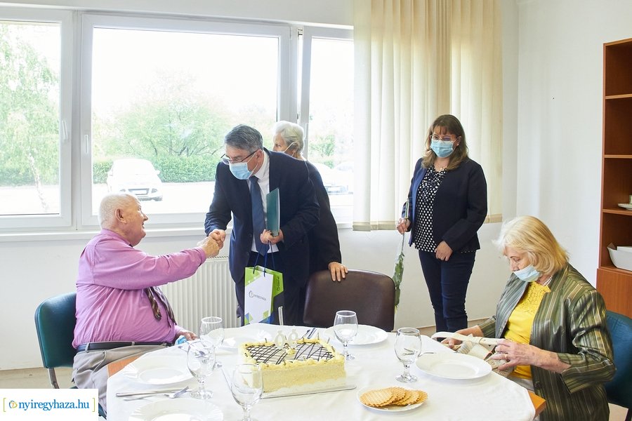 Szépkorú köszöntése - Demeter Sándor