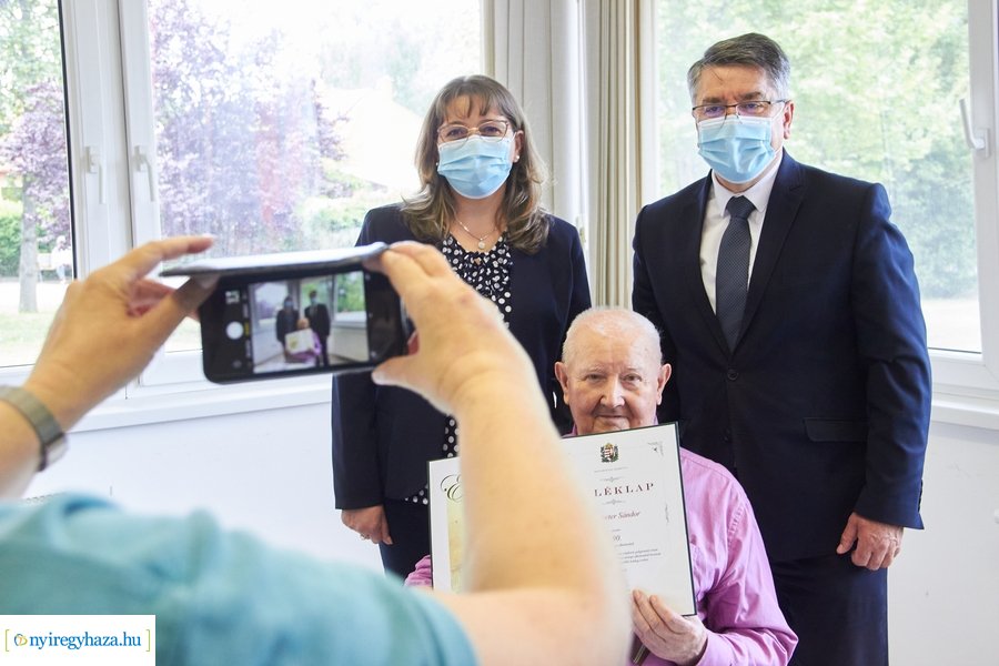 Szépkorú köszöntése - Demeter Sándor