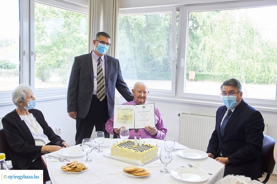 Szépkorú köszöntése - Demeter Sándor