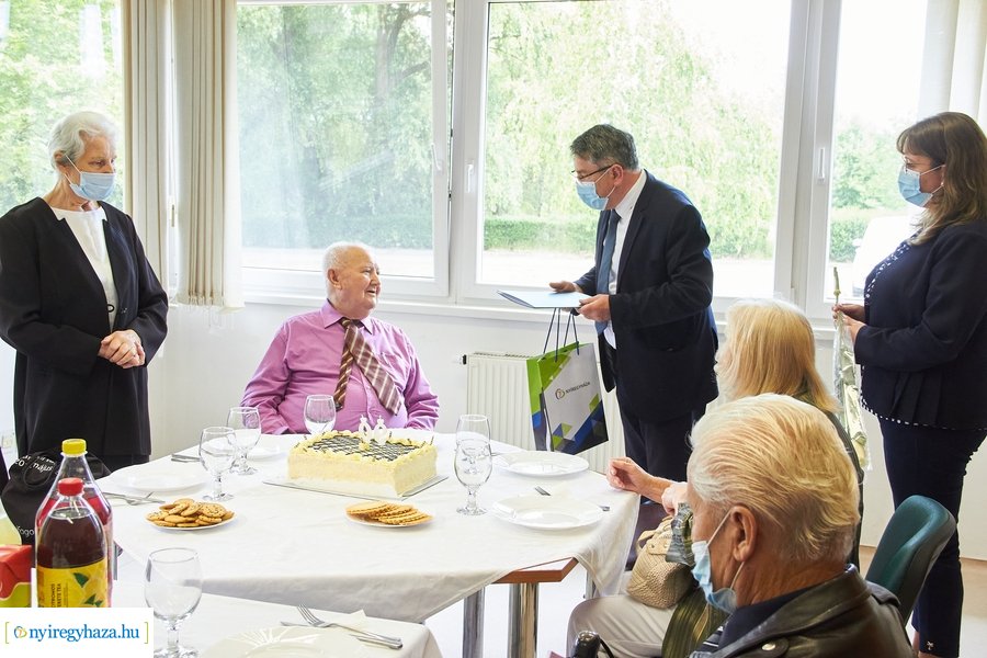 Szépkorú köszöntése - Demeter Sándor