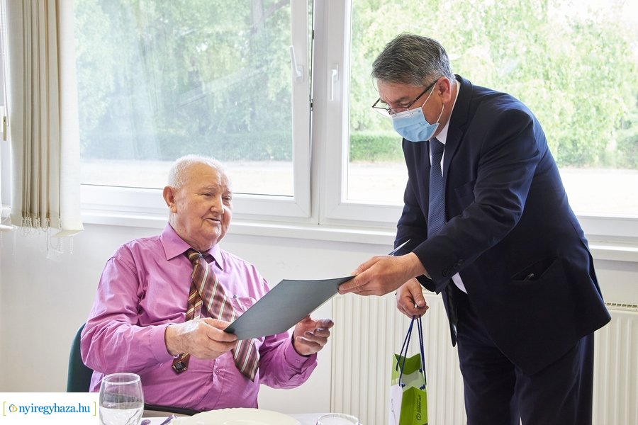 Szépkorú köszöntése - Demeter Sándor