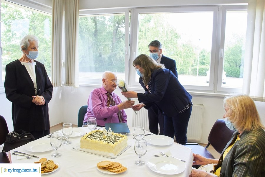 Szépkorú köszöntése - Demeter Sándor