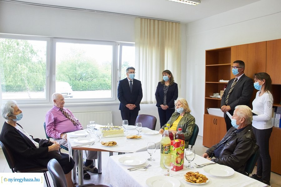 Szépkorú köszöntése - Demeter Sándor