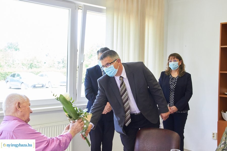 Szépkorú köszöntése - Demeter Sándor