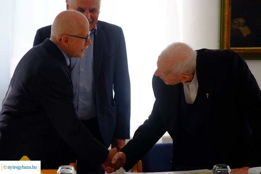 Szépkorú köszöntése - Dr Katona István