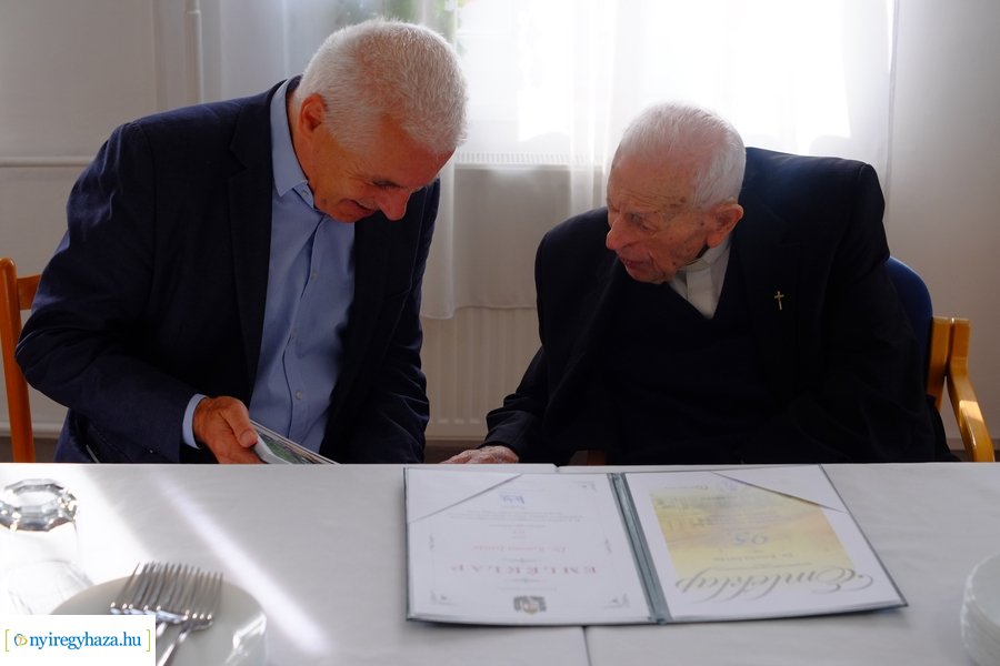 Szépkorú köszöntése - Dr Katona István