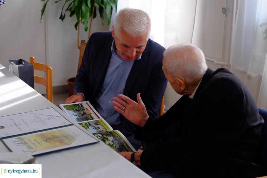 Szépkorú köszöntése - Dr Katona István