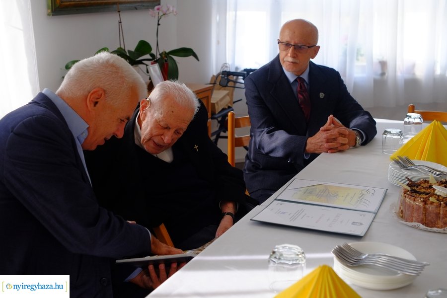 Szépkorú köszöntése - Dr Katona István