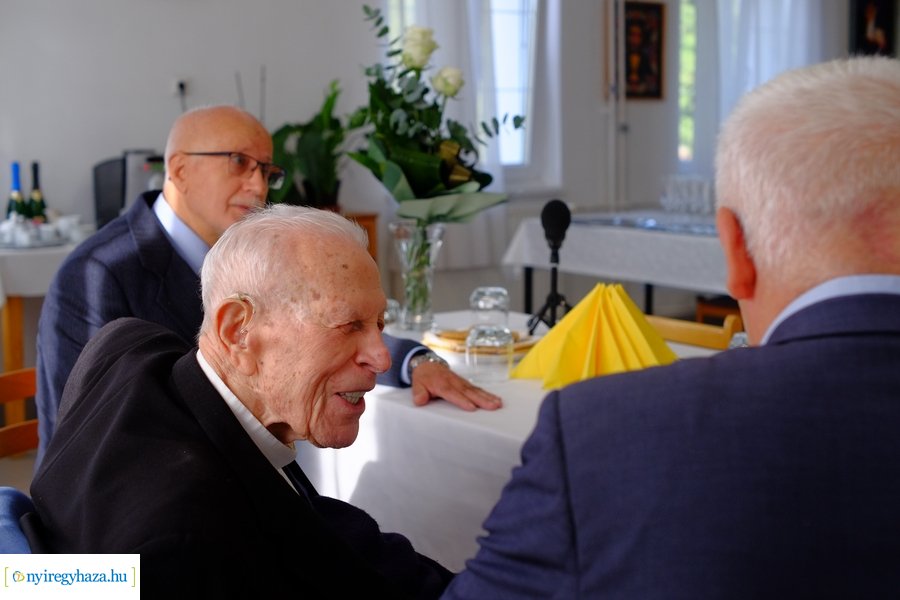 Szépkorú köszöntése - Dr Katona István