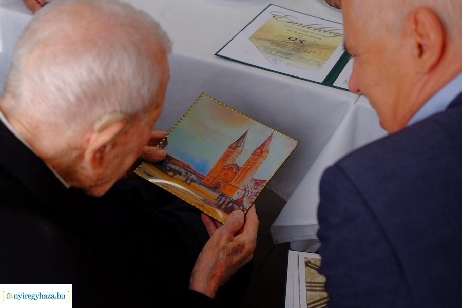 Szépkorú köszöntése - Dr Katona István