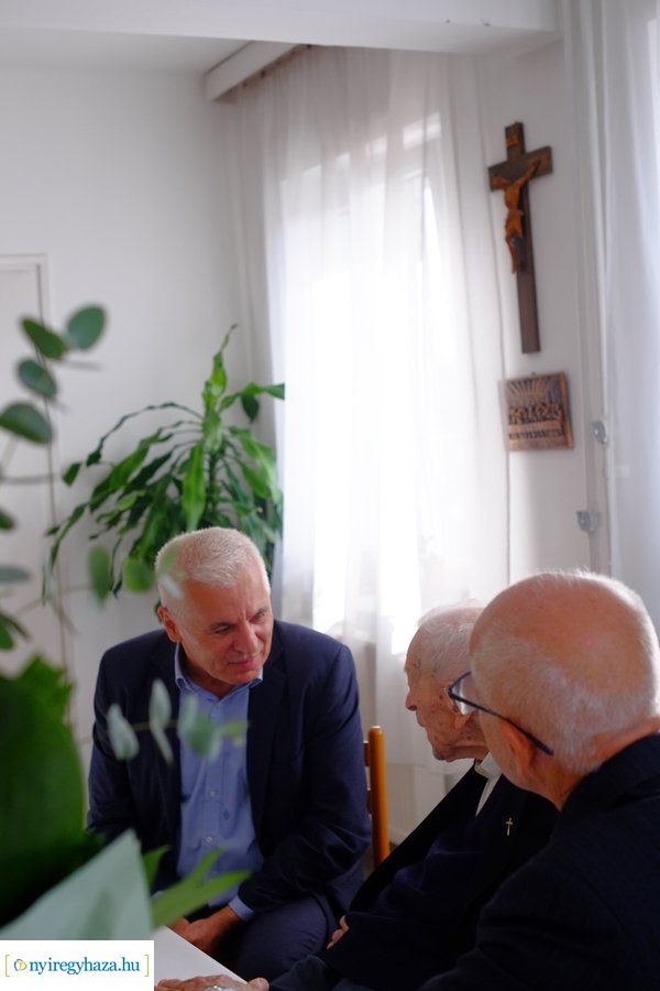 Szépkorú köszöntése - Dr Katona István