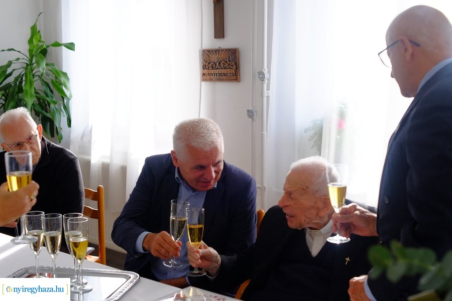 Szépkorú köszöntése - Dr Katona István