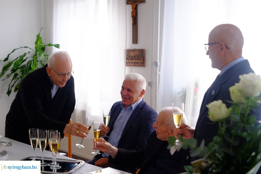 Szépkorú köszöntése - Dr Katona István