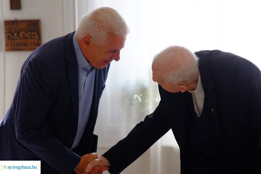 Szépkorú köszöntése - Dr Katona István